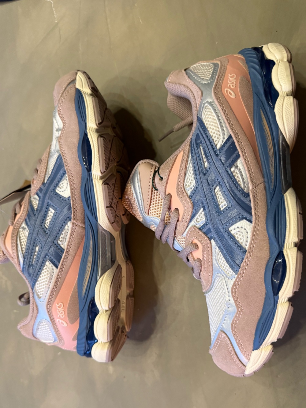 ASICS Gel-NYC Salmon & Blue - M 9.5 W 11 EU 43.5